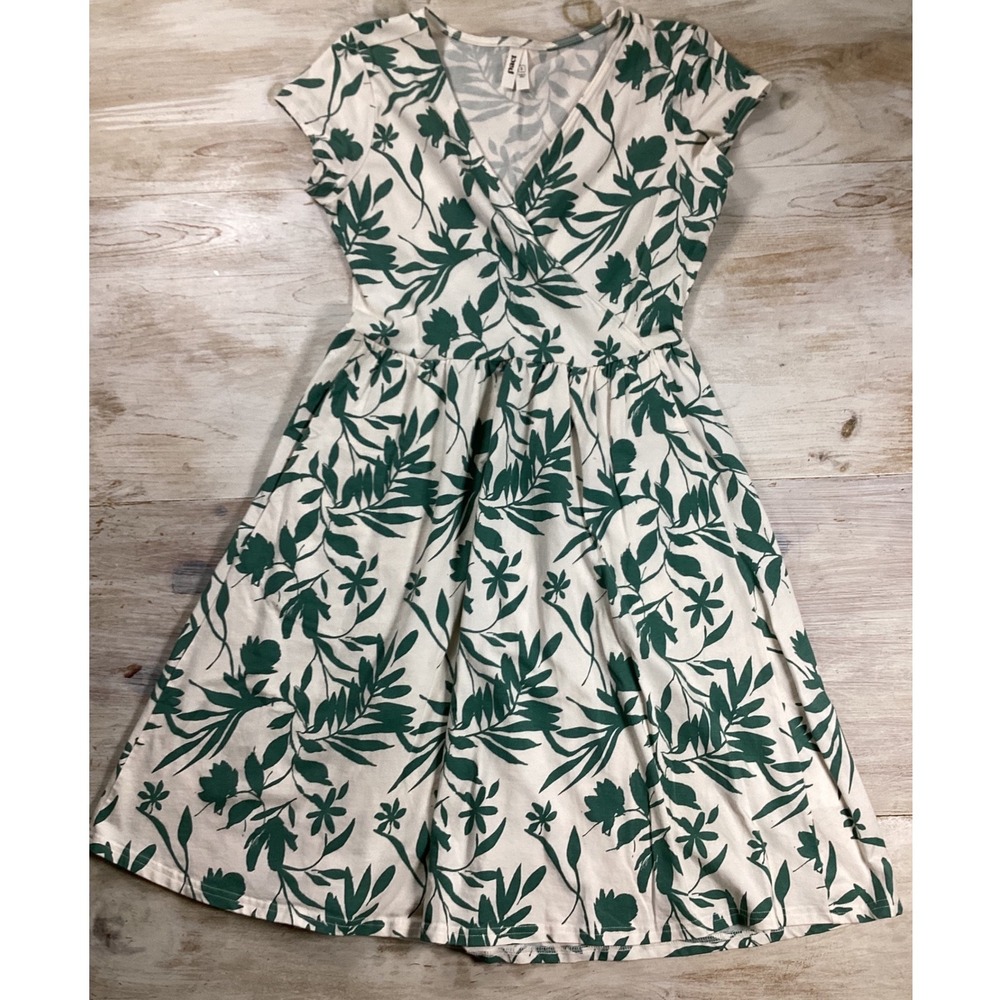 Green Floral Wrap-Style Women’s Dress